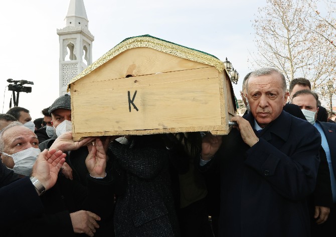cumhurbaskani-erdogan-ahmet-erdoganin-cenazesine-katildi-4.jpg