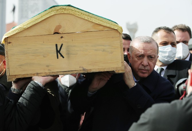cumhurbaskani-erdogan-ahmet-erdoganin-cenazesine-katildi-5.jpg