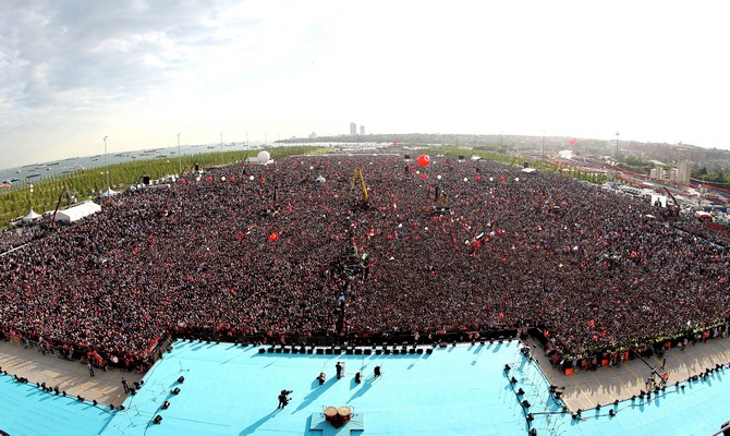 cumhurbaskani-erdogan-istanbulun-fethinin-562.-yili-kutlamalarina-katildi-(49).jpg