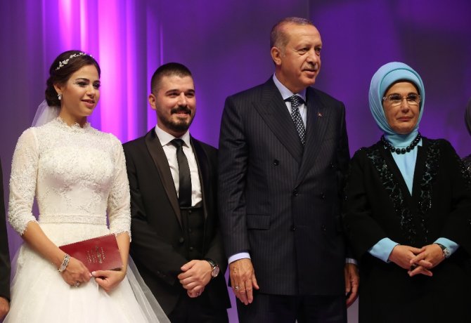 cumhurbaskani-erdogan-nikah-sahidi-oldu-001.jpg