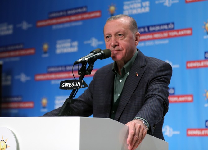 cumhurbaskani-erdogan-partisinin-giresun-il-danisma-meclisi-toplantisinda-konustu-3.jpg