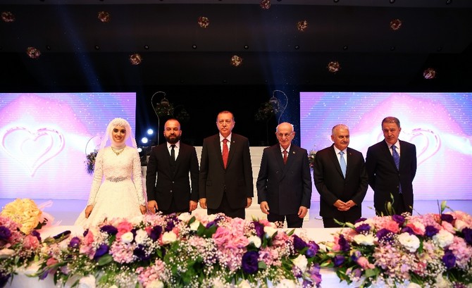 cumhurbaskani-recep-tayip-erdogan,-cumhurbaskanligi-genel-sekreteri-fahri-kasirganin-oglu-serdar-kasirga-ile-anayasa-mahkemesi-uyesi-recai-akyelin-kizi-seyma-akyelin-nikah-torenine-katildi-(1).jpg