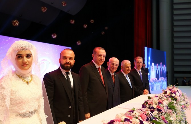 cumhurbaskani-recep-tayip-erdogan,-cumhurbaskanligi-genel-sekreteri-fahri-kasirganin-oglu-serdar-kasirga-ile-anayasa-mahkemesi-uyesi-recai-akyelin-kizi-seyma-akyelin-nikah-torenine-katildi-(2).jpg