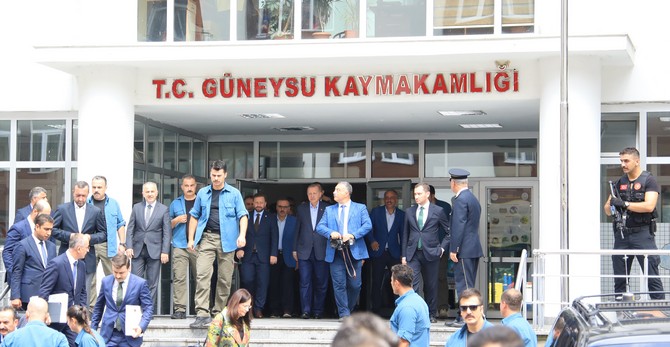 cumhurbaskani-recep-tayyip-erdogan,-trabzon’daki-programlari-icin-rize’nin-guneysu-ilcesinde-(4).jpg