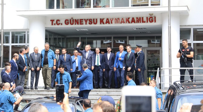 cumhurbaskani-recep-tayyip-erdogan,-trabzon’daki-programlari-icin-rize’nin-guneysu-ilcesinde-(5).jpg