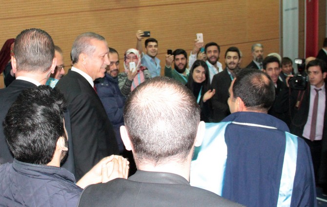 cumhurbaskani-recep-tayyip-erdogana-bayburt-universitesi-tarafindan-fahri-doktora-unvani-verildi-(4).jpg