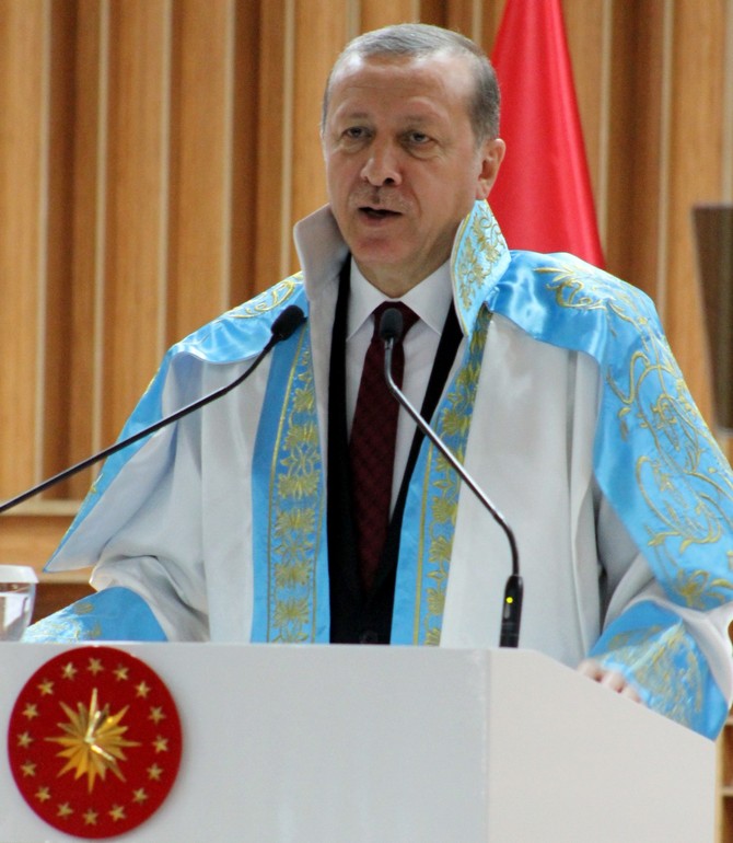 cumhurbaskani-recep-tayyip-erdogana-bayburt-universitesi-tarafindan-fahri-doktora-unvani-verildi-(6).jpg
