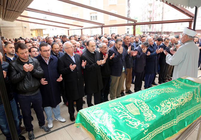 cumhurbaskanligi-genel-sekreteri-fahri-kasirganin-vefat-eden-enistesi-macit-basarin-cenazesi,-rizede-topraga-verildi.jpg