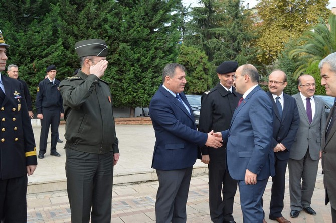 cumhurbaskanligi-kararnamesiyle-bitlis-valiligi-gorevinden-trabzon-valiligi-gorevine-atanan-ismail-ustaoglu-bugun-trabzona-geldi--(2).jpg