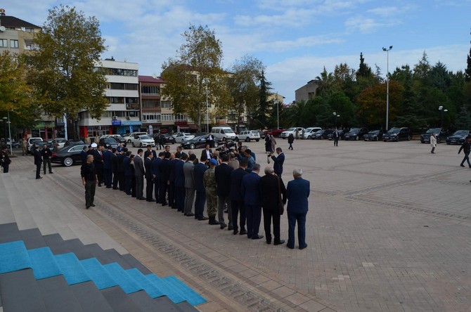 cumhurbaskanligi-kararnamesiyle-bitlis-valiligi-gorevinden-trabzon-valiligi-gorevine-atanan-ismail-ustaoglu-bugun-trabzona-geldi--(3).jpg
