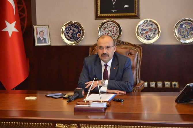 cumhurbaskanligi-kararnamesiyle-bitlis-valiligi-gorevinden-trabzon-valiligi-gorevine-atanan-ismail-ustaoglu-bugun-trabzona-geldi--(5).jpg