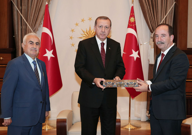 cumhurbaskanligi-kulliyesi’ne-giden-ilk-chp’li-1.jpg cumhurbaskanligi-kulliyesi’ne-giden-ilk-chp’li-1.jpg