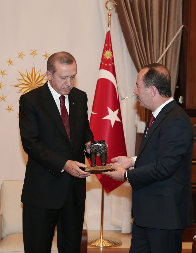 cumhurbaskanligi-kulliyesi’ne-giden-ilk-chp’li-3.jpg cumhurbaskanligi-kulliyesi’ne-giden-ilk-chp’li-3.jpg