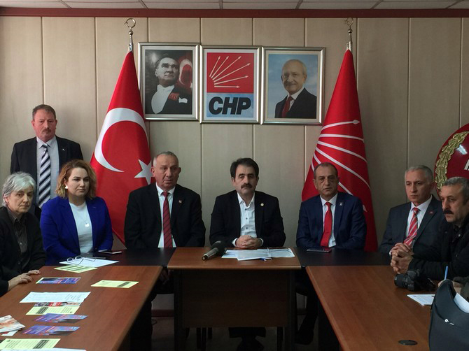 cumhuriyet-halk-partisi-(chp)-rize-il-baskani-saltuk-deniz,-31-mart-yerel-secimleri-oncesinde-secimi-kazanmalari-halinde-yapacaklari-calismalari-halk-bildirisi-olarak-acikladi-(3).jpg