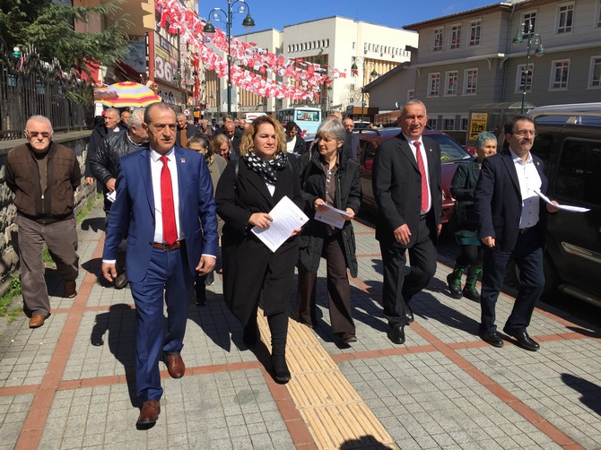 cumhuriyet-halk-partisi-(chp)-rizede-31-mart-yerel-secimleri-oncesinde-secimi-kazanmalari-halinde-yapacaklari-calismalari-halk-bildirisi-olarak-dagitti-(3).jpg