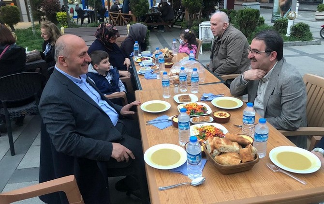 cumhuriyet-halk-partisi-chp-tarafindan-rizenin-ilcelerinde-baslatilan-iftar-programlari-cayeli-ilcesi-ile-devam-etti-4.jpg