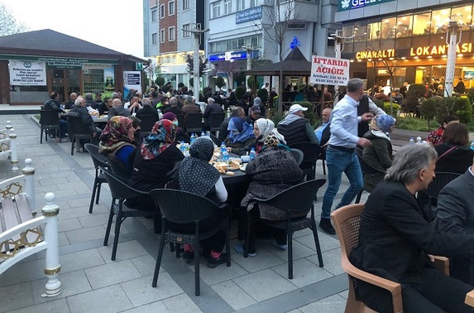cumhuriyet-halk-partisi-chp-tarafindan-rizenin-ilcelerinde-baslatilan-iftar-programlari-cayeli-ilcesi-ile-devam-etti-6.jpg