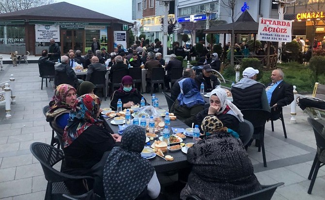 cumhuriyet-halk-partisi-chp-tarafindan-rizenin-ilcelerinde-baslatilan-iftar-programlari-cayeli-ilcesi-ile-devam-etti-9.jpg