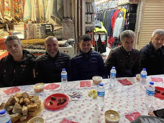 cumhuriyet-halk-partisi-chp-tarafindan-tarihi-rize-carsisinda-iftar-programi-duzenlendi-10.jpg