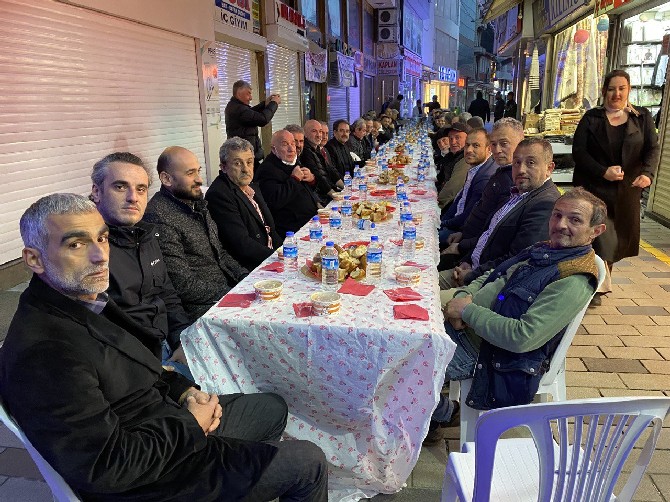cumhuriyet-halk-partisi-chp-tarafindan-tarihi-rize-carsisinda-iftar-programi-duzenlendi-12.jpg