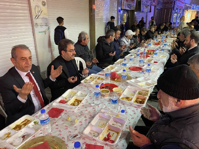 cumhuriyet-halk-partisi-chp-tarafindan-tarihi-rize-carsisinda-iftar-programi-duzenlendi-7.jpg