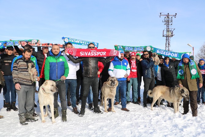 d.g.-sivasspor-taraftarlari,-caykur rizespor-taraftarlarini-kangal-uretim-merkezi’nde-agirladi-(7).jpg