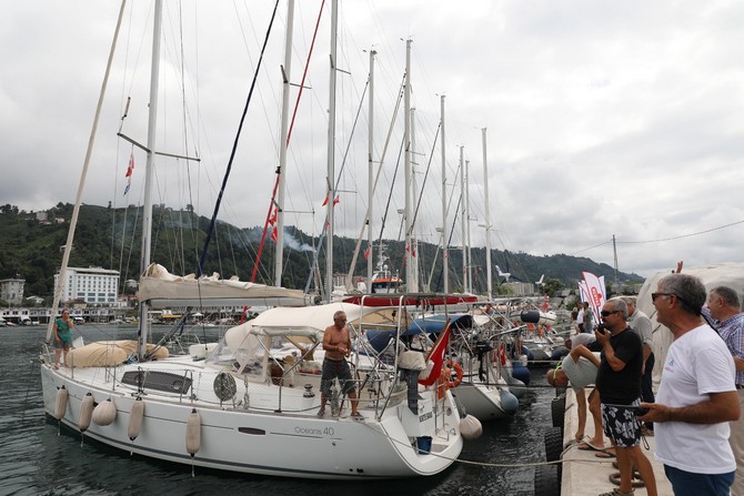 daddralli-karadeniz-2018---3-ulke-1-hikaye-etkinligi-kapsaminda-hareket-eden-yatcilar,-rizenin-gundogdu-limanina-demir-atti-(7).jpg