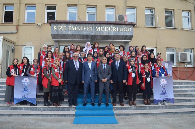 damla-projesi-gonulluleri-rize’de-(11).jpg