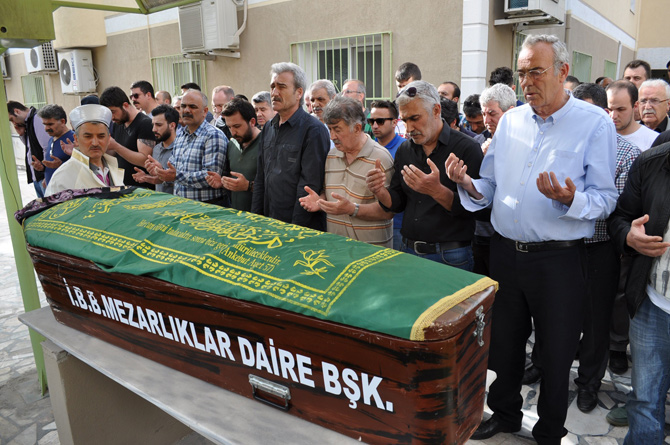 darp-fotografini-paylastiktan-sonra-intihar-etti1.jpg darp-fotografini-paylastiktan-sonra-intihar-etti1.jpg