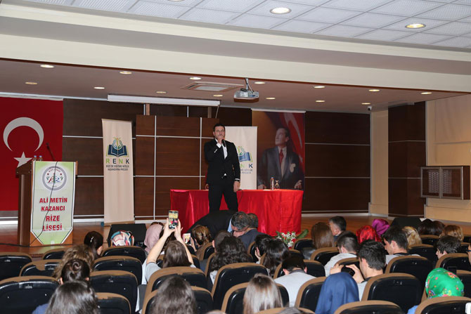 davut-guloglu-rizede-renk-projesine-destek-verdi-7.jpg davut-guloglu-rizede-renk-projesine-destek-verdi-7.jpg