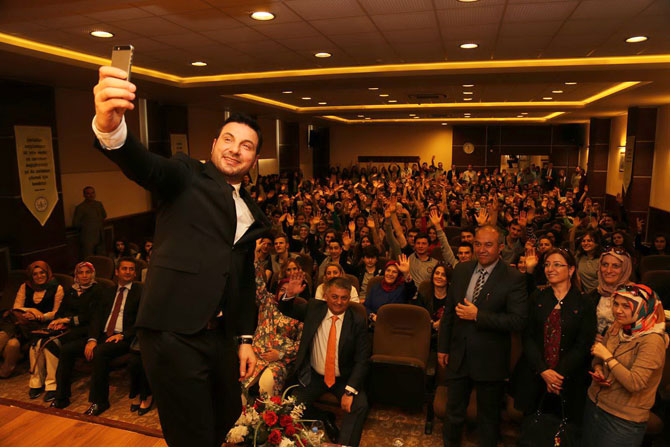 davut-guloglu-rizede-renk-projesine-destek-verdi-9.jpg davut-guloglu-rizede-renk-projesine-destek-verdi-9.jpg