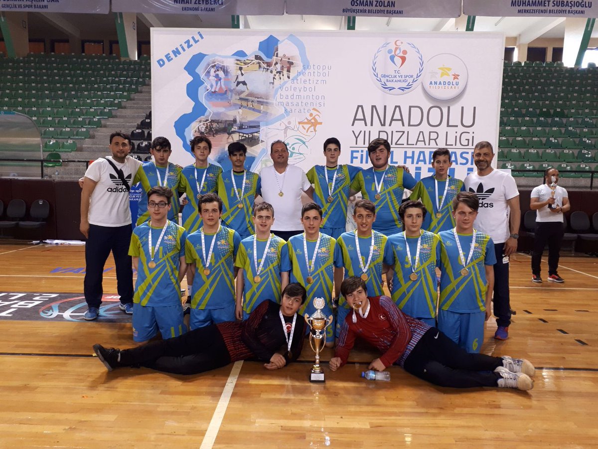 denizli-ilinde-yapilan-turkiye-hentbol-sampiyonasinda-rize-il-karmasi-turkiye-sampiyonu-2.jpg