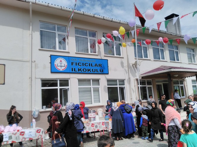 derepazari-ficicilar-ilkokulunda-yil-sonu-etkinligi-yapildi-(1).jpg