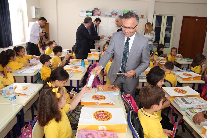 ders-yilinin-ilk-zili-caldi-rizede-65-bin-ogrenci-okula-merhaba-dedi-(25).jpg