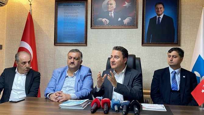 deva-partisi-genel-baskani-babacan-rizede-parti-binasinin-acilisina-katildi-2.jpg