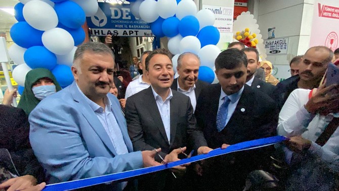 deva-partisi-genel-baskani-babacan-rizede-parti-binasinin-acilisina-katildi-9-001.jpg