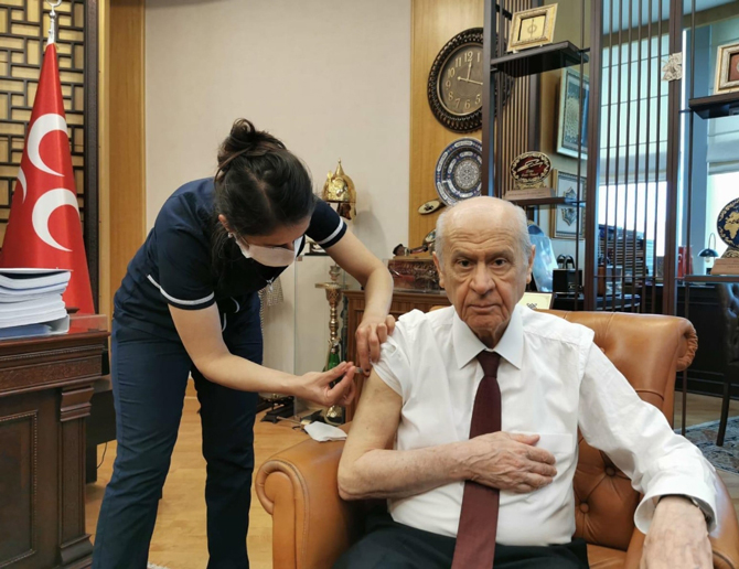 devlet-bahceli-de-koronavirus-asisi-yaptirdi.jpg