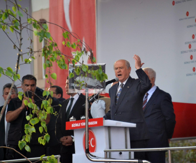 devlet-bahceli-trabzonda-2.jpg