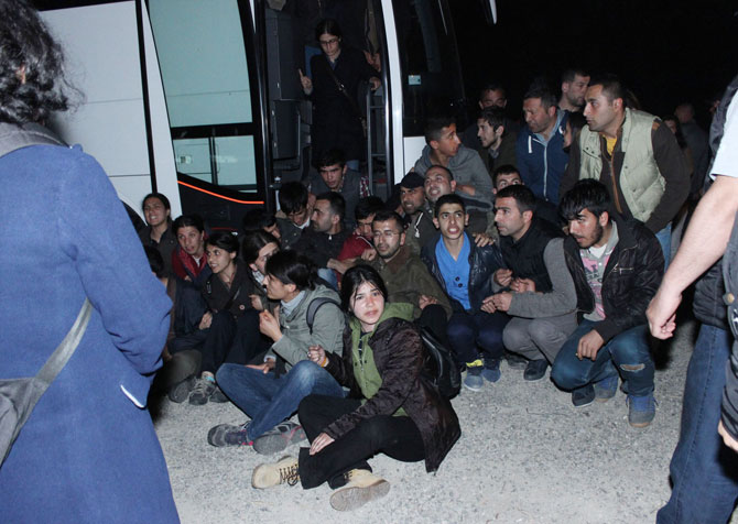 dhkp-c’li-safak-yayla’nin-mezar-ziyaretine-polis-izin-vermedi3.jpg dhkp-c’li-safak-yayla’nin-mezar-ziyaretine-polis-izin-vermedi3.jpg