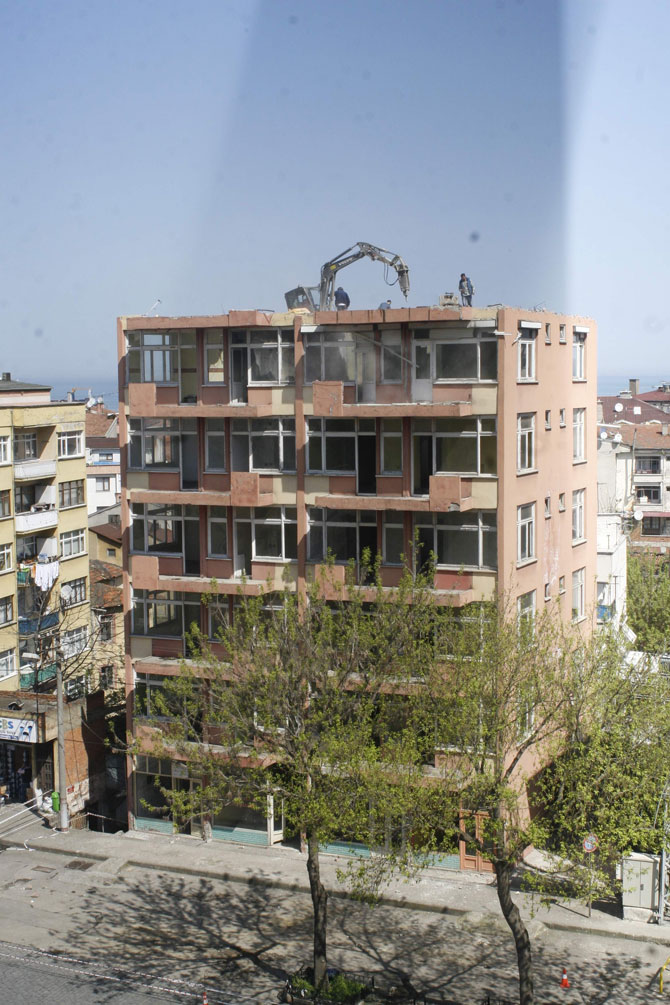 dikkat-catida-is-makinesi-var2.jpg