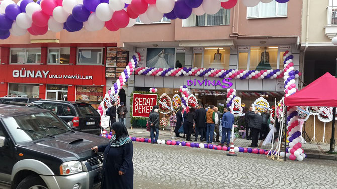 divinas-moda-evi-rize’de-acildi-1.jpg