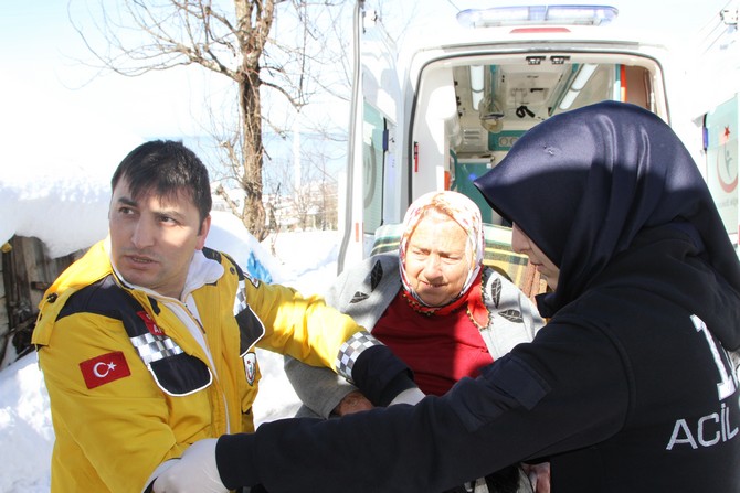 diyaliz-hastasi-paletli-kar-ambulansiyla-kurtarildi-(8).jpg