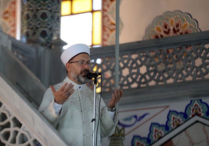 diyanet-isleri-baskani-erbas-rizede-hutbe-irat-etti-2.jpg