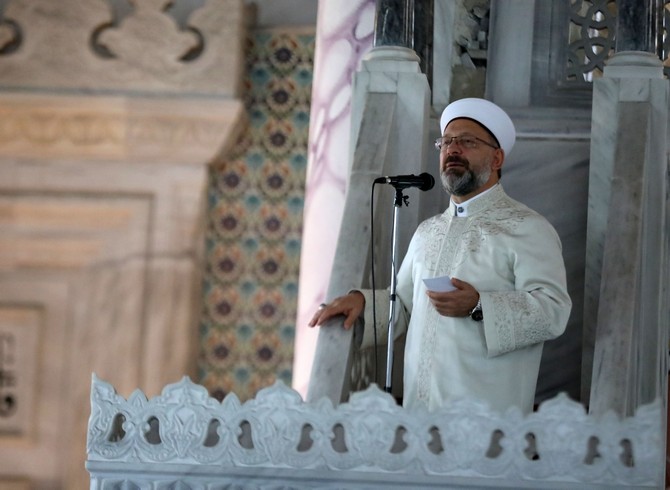 diyanet-isleri-baskani-erbas-rizede-hutbe-irat-etti-3.jpg