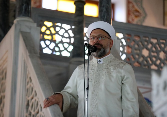 diyanet-isleri-baskani-erbas-rizede-hutbe-irat-etti-5.jpg