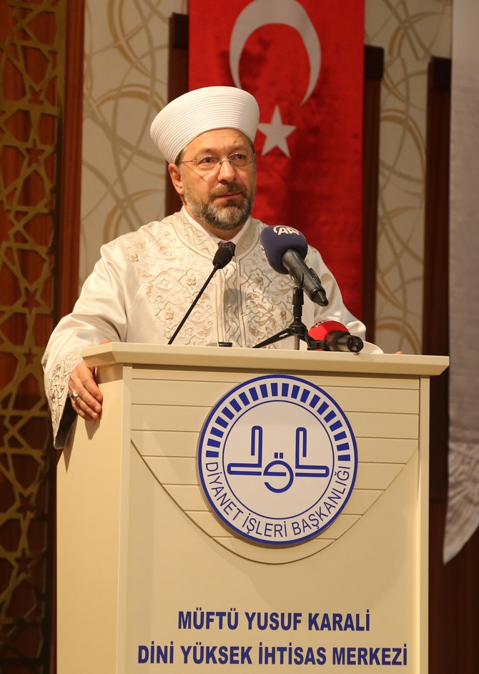 diyanet-isleri-baskani-prof.-dr.-ali-erbas,-rizede-muftu-yusuf-karali-dini-yuksek-ihtisas-merkezinde-duzenlenen-din-gorevlileri-bulusmasina-katildi-(3).jpg