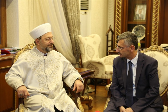 diyanet-isleri-baskani-prof.dr.ali-erbas,-rize-valisi-erdogan-bektas’i-makaminda-ziyaret-etti-(3).jpg