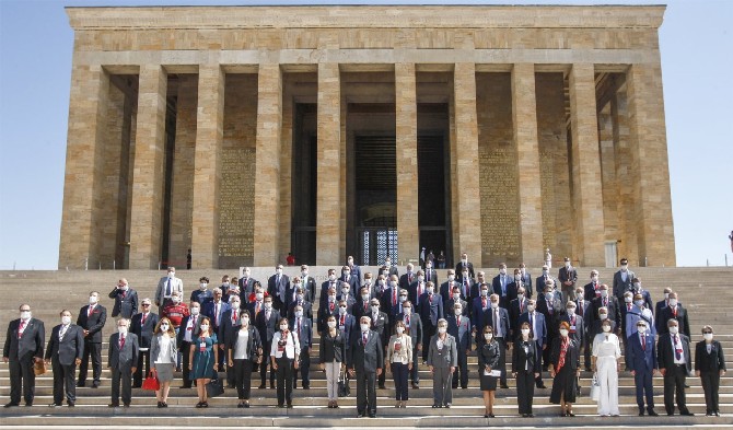 dogru-parti-siyasi-hayatina-basladi-(3).jpg