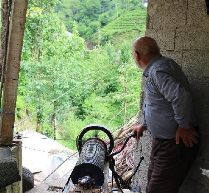 dogu-karadeniz-bolgesinde-ozellikle-rize-trabzon-ve-artvinde-yuk-tasimak-icin-sikca-kullanilan-ilkel-teleferikler-olumlere-neden-olmaya-devam-ediyor-2.jpg