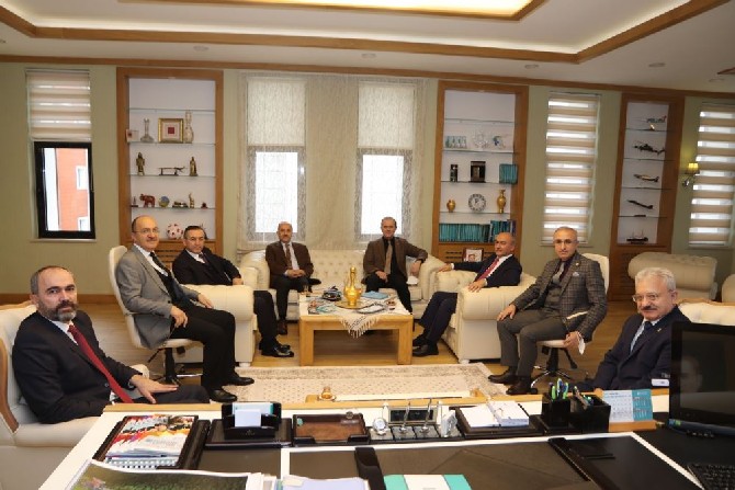 dogu-karadeniz-bolgesinde-yer-alan-universitelerin-rektorleri-rizede-recep-tayyip-erdogan-universitesi-rektoru-prof-dr-huseyin-karamanin-misafiri-oldu-3.jpg